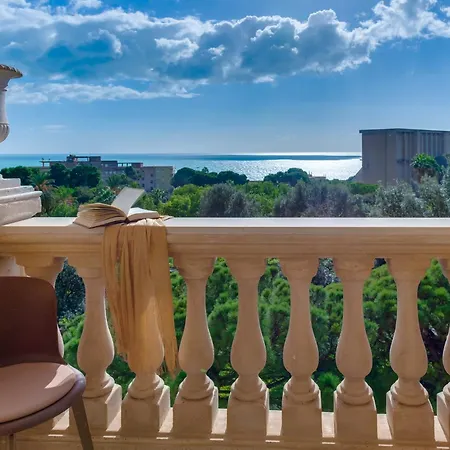 Hotel La Paloma Blanca