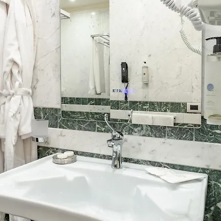 Ξενοδοχείο La Paloma Blanca 4*